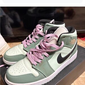 Nike Women's Green and Pink High-Top Sneakers